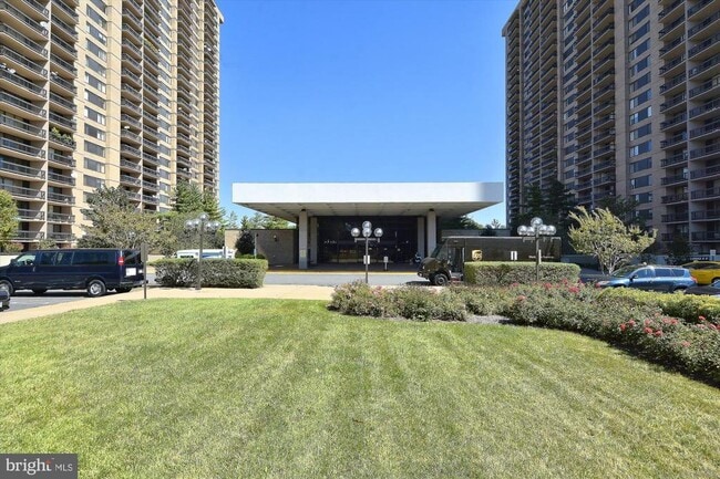Building Photo - 3701 S George Mason Dr
