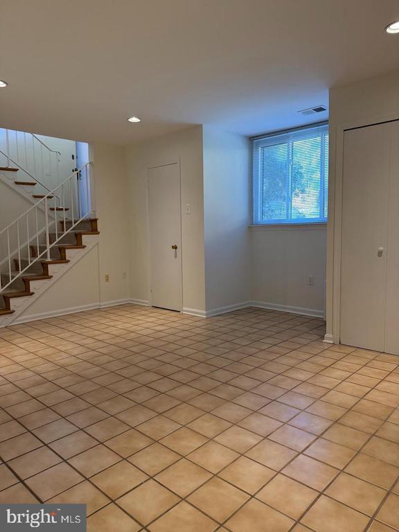 Building Photo - 11008 Saffold Way