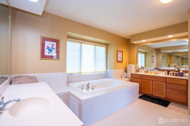 Building Photo - 19 Meadowlark Dr