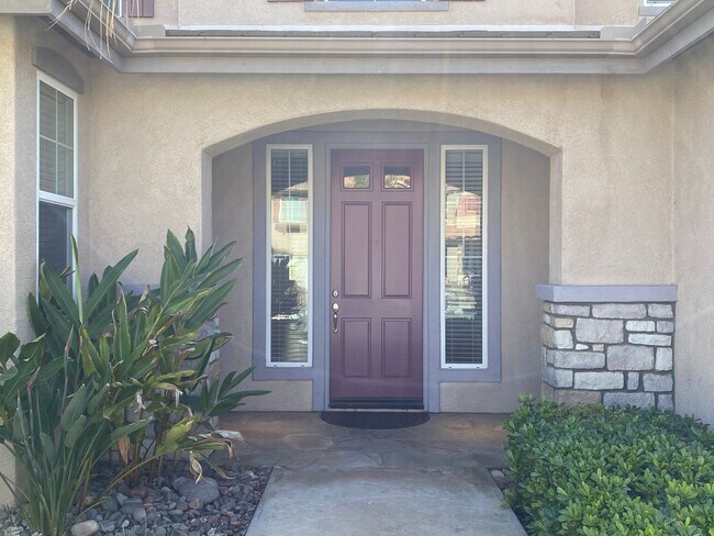 Building Photo - Beautiful 5 Bedroom Home in Murrieta Available!