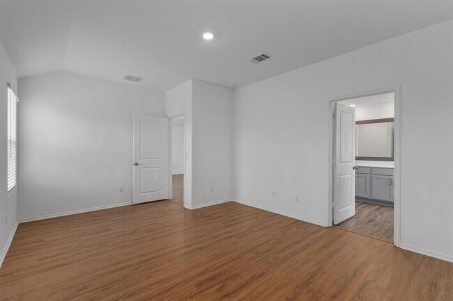 Building Photo - 245 Salt Springs Rd