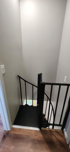 Interior Stairs - 1120 Eagle View Dr