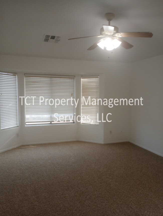 Building Photo - Large 3 Bed/2.5 Bath plus office AND Loft in Avondale!