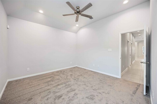 Building Photo - 11824 E Gate Dr