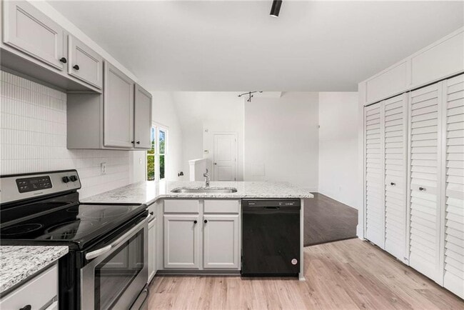 Building Photo - 94 Lucy St SE