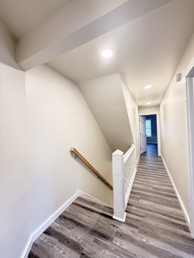 Building Photo - 629 Main St