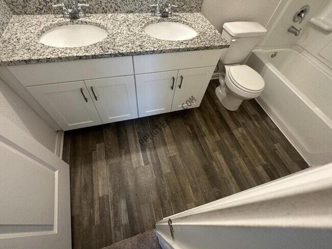 Building Photo - 15724 Del Norte Dr