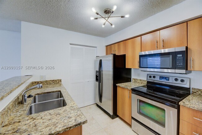 Building Photo - 1020 Crystal C