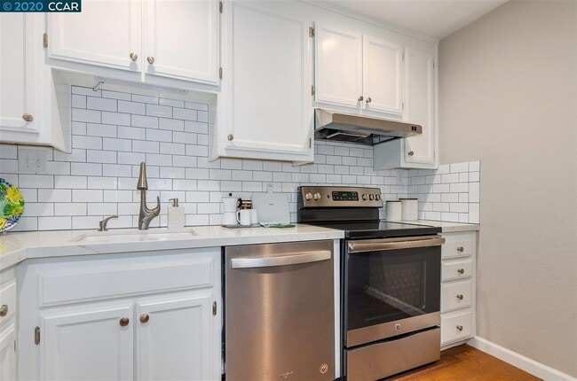 Building Photo - 2716 Oak Rd