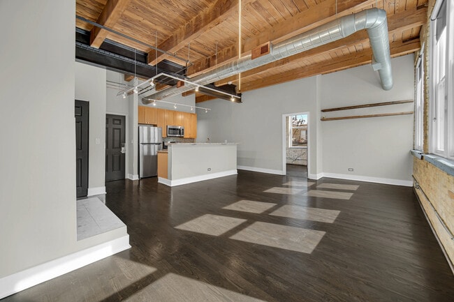 Building Photo - 2014 W Wabansia Ave