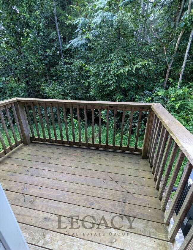 Building Photo - 740 Pippin Dr