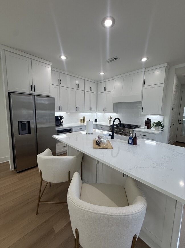 Building Photo - 1448 Dunn Ave