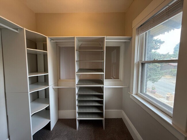 Building Photo - Elegant 2 Bed, 1 Bath Home on South Hill!