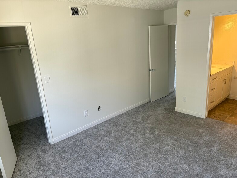 Master bedroom - 18071 Beneda Ln