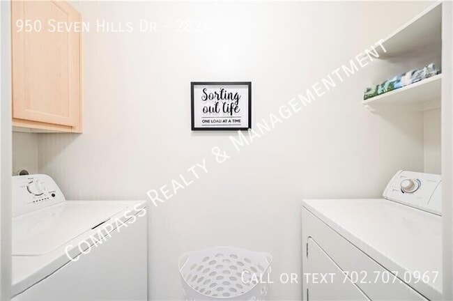 Building Photo - 950 Seven Hills Dr