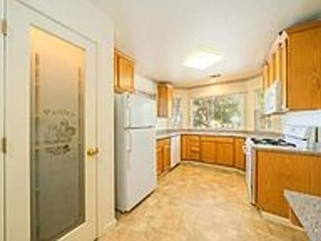 Building Photo - Cute 3 bedroom/2 bath downtown home!