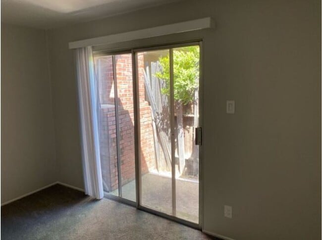 Building Photo - Charming 2 bedroom 1 Bath Duplex ***READY FOR MOVE-IN*** Half Off One Month's Rent Special!!!