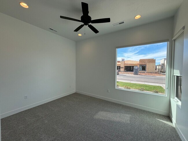 Building Photo - Woodland Estates Townhome!