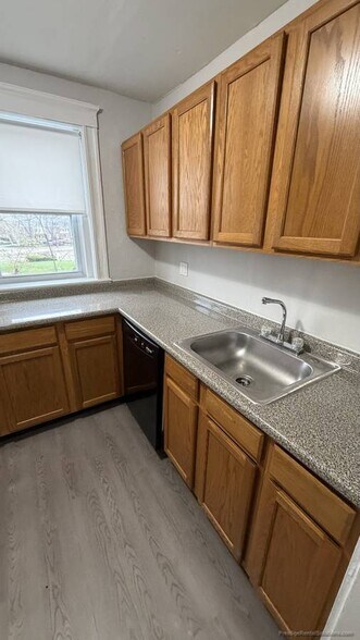 Building Photo - 30 Russell St