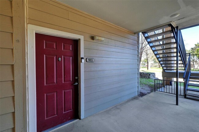Building Photo - 2320 Gracy Farms Ln