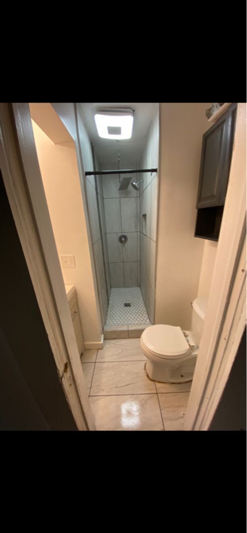 Building Photo - 732 N Victor Ave