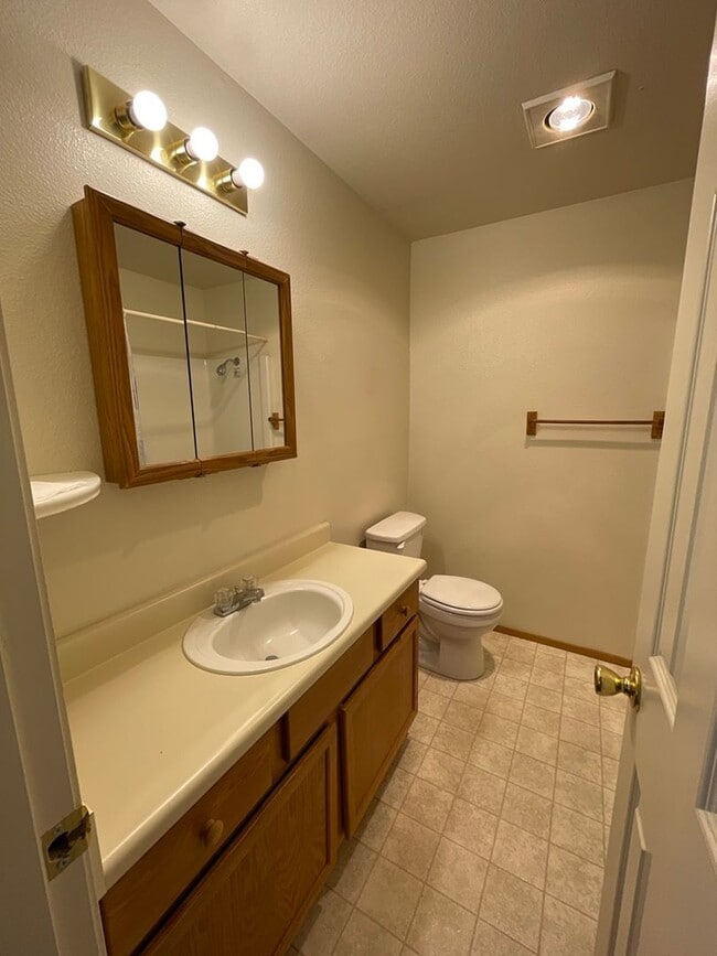 Building Photo - 3 Bedroom / 2 Bathroom Home in SW Redmond