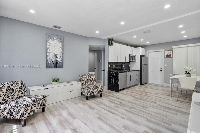 Building Photo - 102 NE 71st St