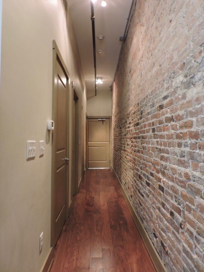 Building Photo - 641 Walnut St