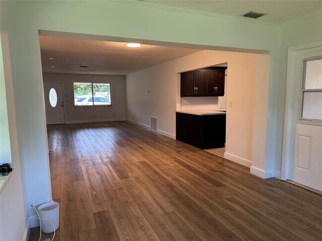 Building Photo - 1401 N 31st Rd