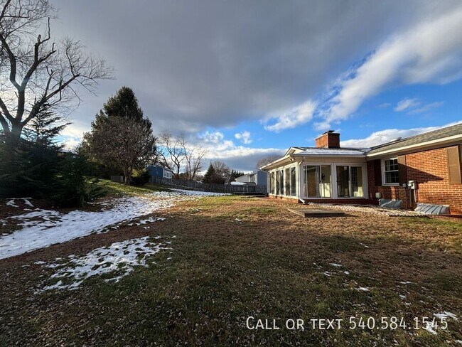 Building Photo - 136 Grimes St