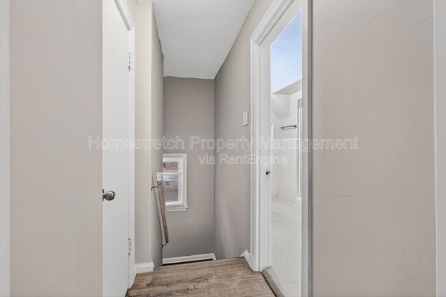 Building Photo - 5 Van Crest Ln