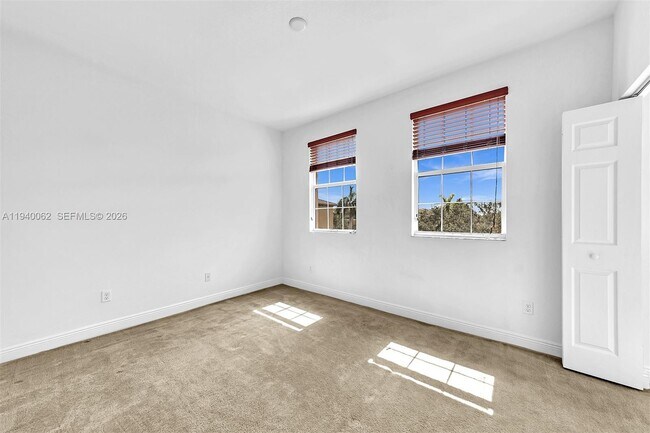 Building Photo - 908 SW 147th Ave