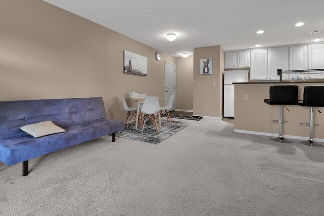 Building Photo - Beautifully Up0dated 1-bedroom, 1-bathroom...