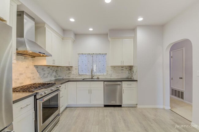 Building Photo - 465 35th Ave