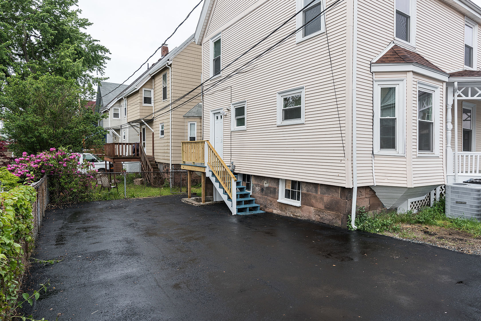 Building Photo - 58 Saunders St