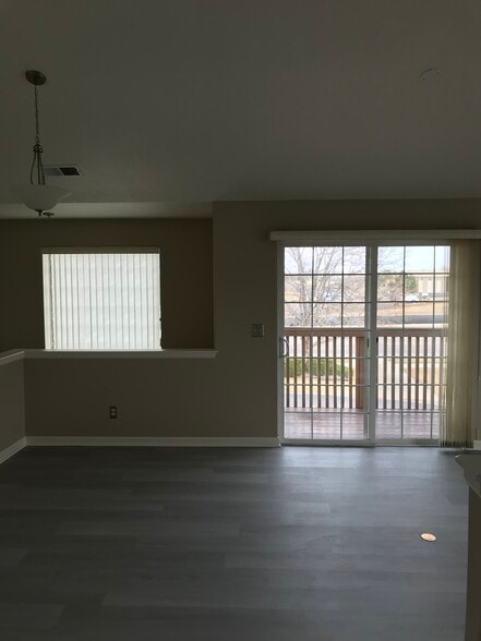 Living/deck - 960 W 112th Ave