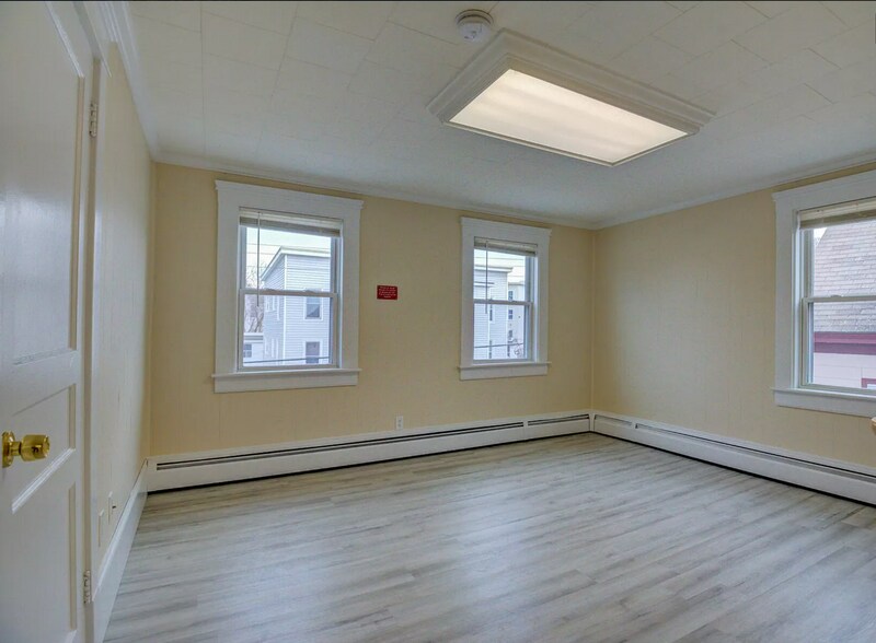 Building Photo - 64 Bradbury St