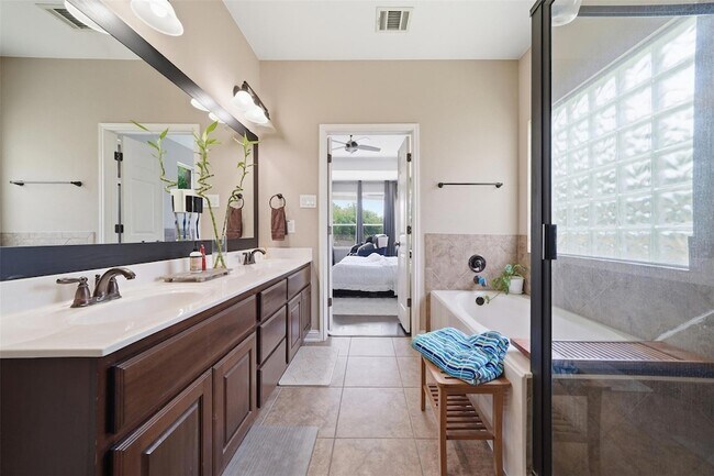 Building Photo - 3564 Rosalina Loop