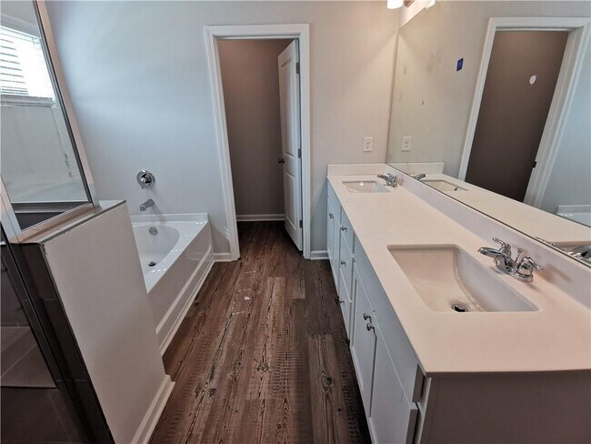 Building Photo - 154 Green Love Ln
