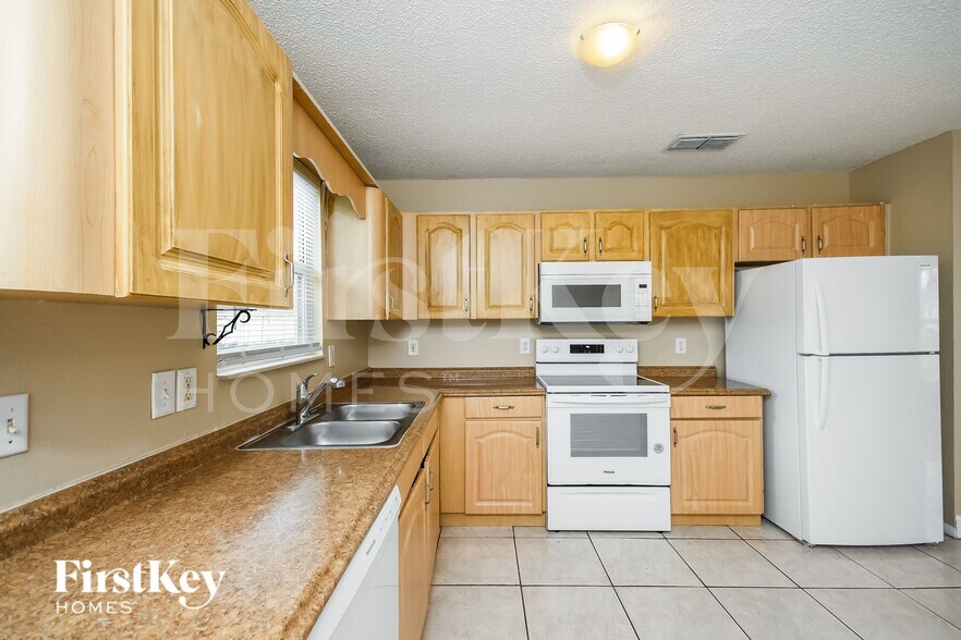 Building Photo - 714 Camel Ct