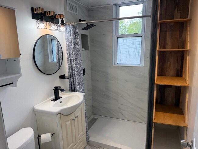 Building Photo - 1218 73rd St