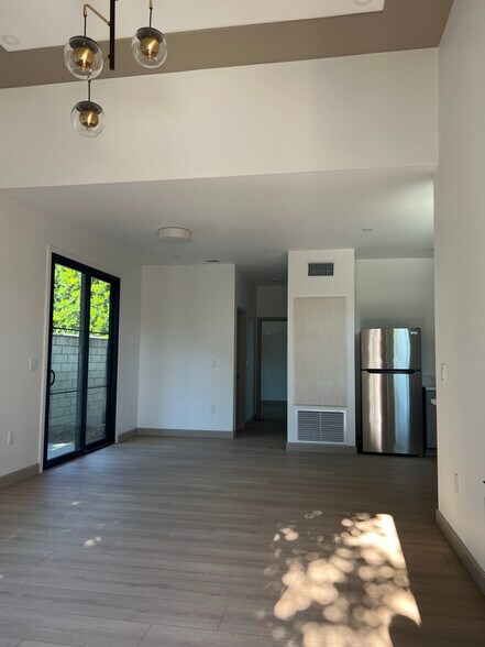 Building Photo - 919 Wildrose Ave