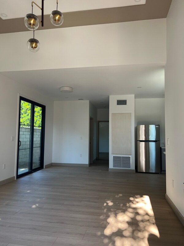 Building Photo - 919 Wildrose Ave