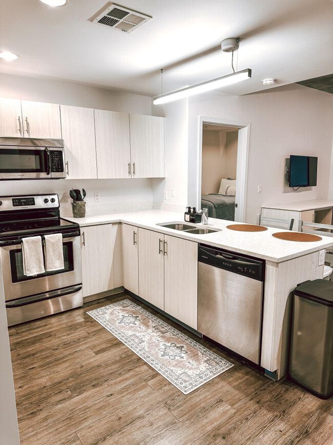 Building Photo - 1031 N Park Ave