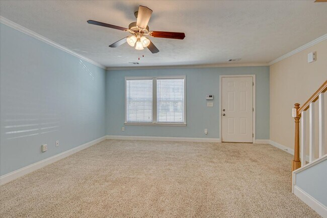 Building Photo - 150 Village Run