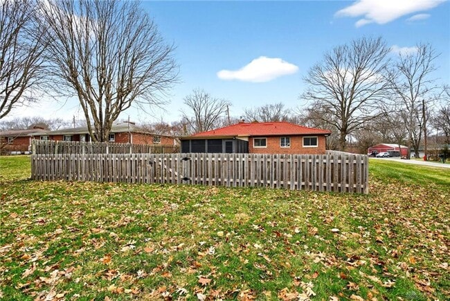 Building Photo - 275 Parker Dr