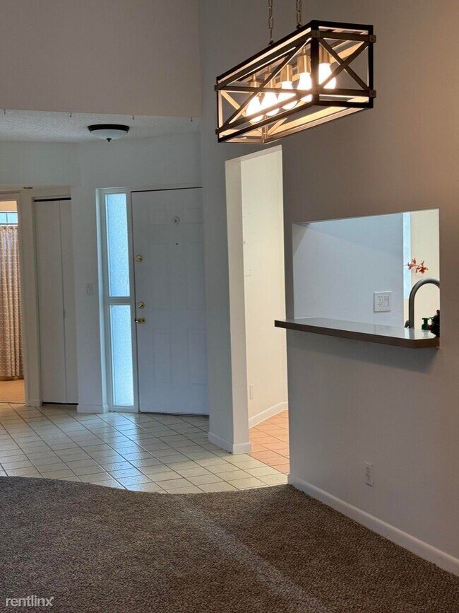 Building Photo - 3 br, 2 bath House - 5438 Verona Dr Apt I