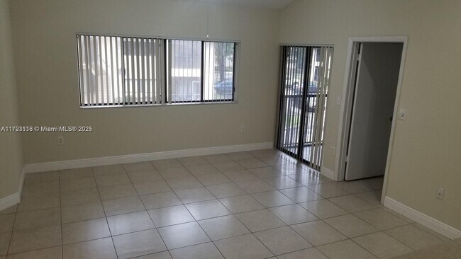 Building Photo - 2550 SW 18th Terrace