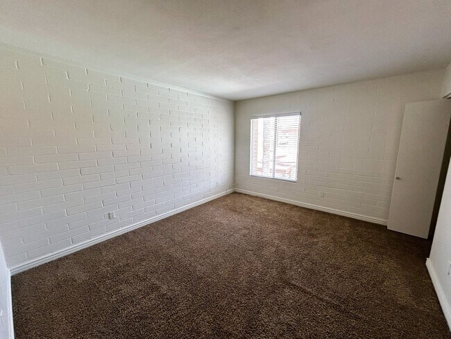Building Photo - Prime Scottsdale Location! 2 bed 1.5 bath with community pool