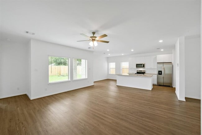 Building Photo - 13315 Campos Dr